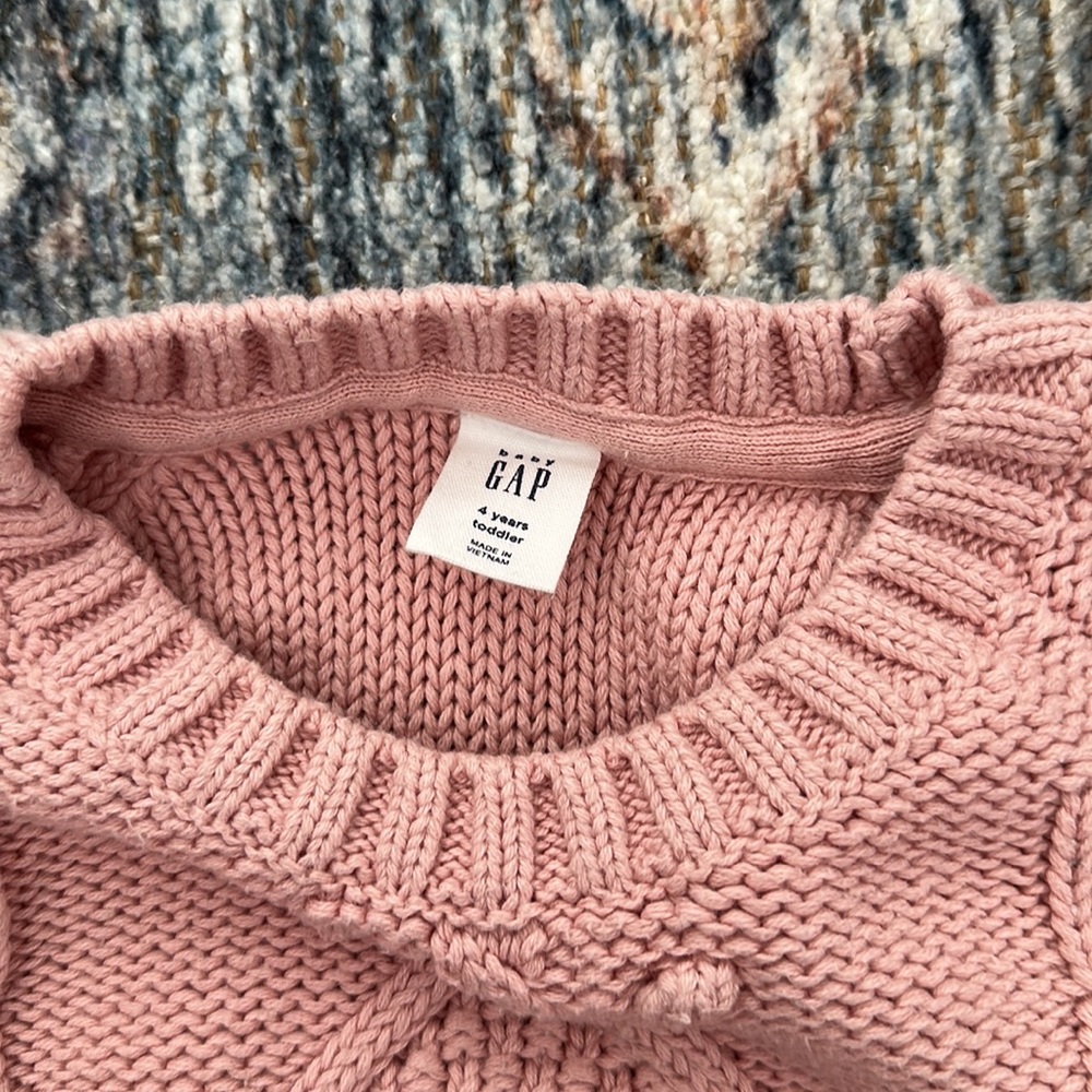 Sweater 💗 - Picture 2 of 4